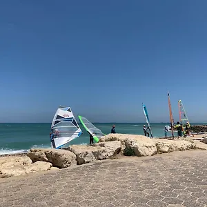 https://cozy-apartment-by-the-sea.gethaifahotels.com